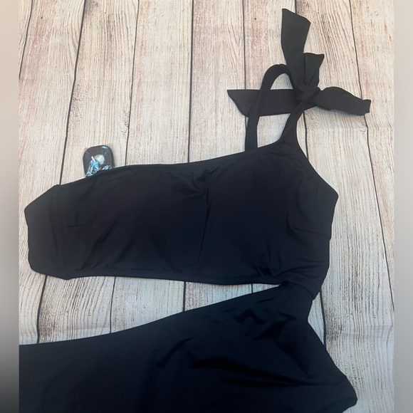 SALE-NWT Shade & Shore Women’s Bow Cut Out 1 Piece Swimsuit size XL (16) - Picture 11 of 13